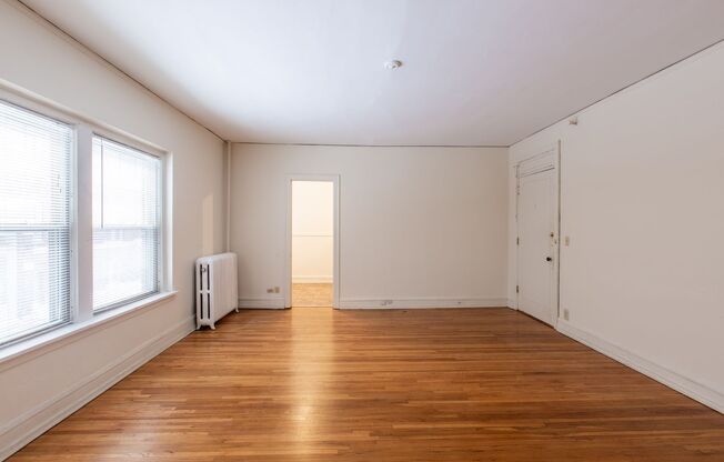 2633/35 Girard Ave S