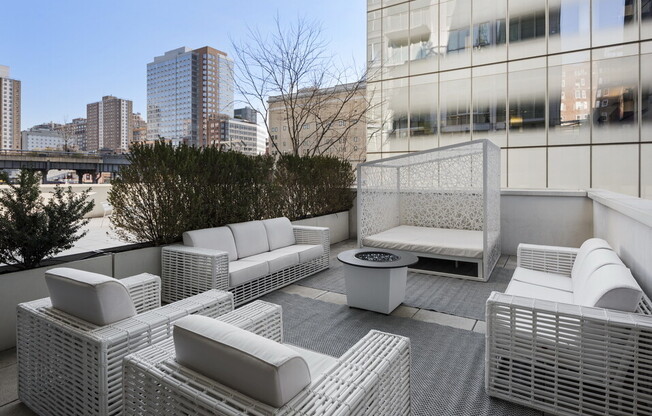 524 W 19 ST