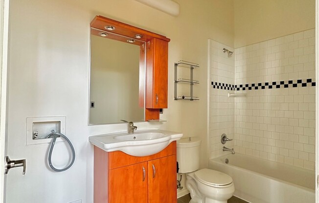 1 bed, 1 bath, 800 sqft, $2,000, Unit M1