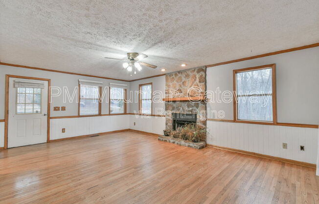 3 beds, 2 baths, 1,248 sqft, $1,750