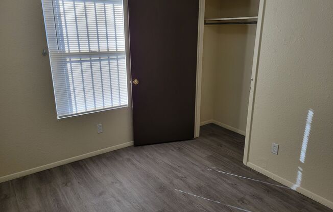 2 beds, 1 bath, $750, Unit 07