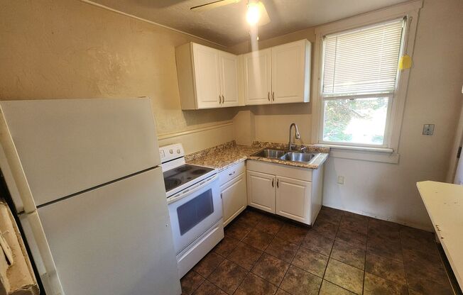 2 beds, 1 bath, $995