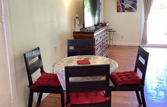 NEW PRICE! 6 - 10 Month Rental - Fully furnished 1 bedroom / 1 bath efficiency in New Town