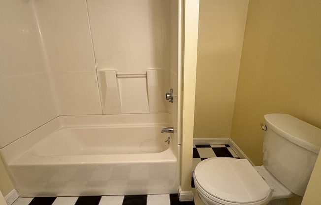 Studio, 1 bath, 525 sqft, $1,975, Unit B