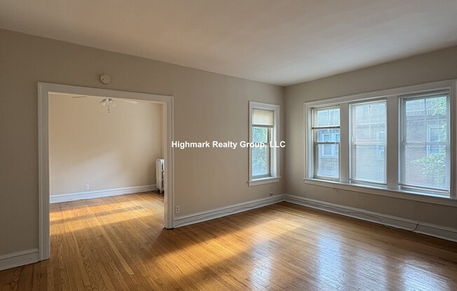 828 Reba Pl