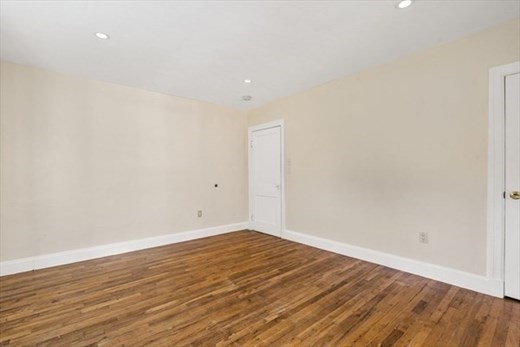 19 BEECHCROFT ST