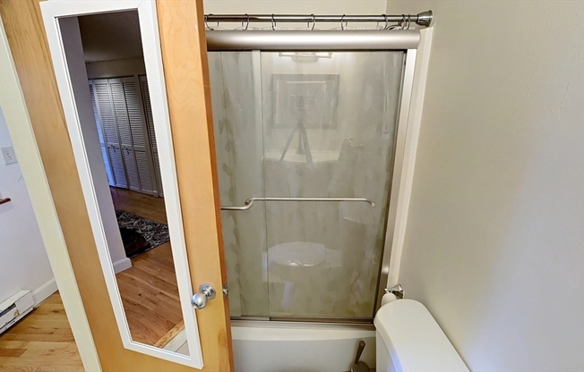 2 beds, 1 bath, 932 sqft, $3,950, Unit 005