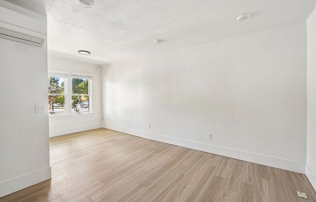 Studio, 1 bath, 275 sqft, $999, Unit 03