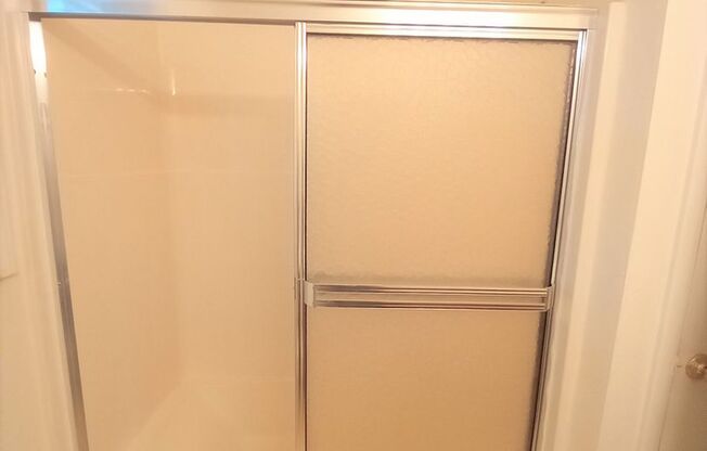 2 beds, 1 bath, 903 sqft, $1,170, Unit K-1