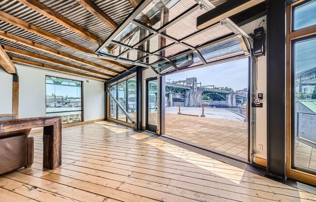 Lake Union Waterfront Apartment