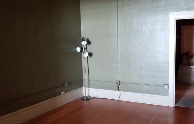 2 beds, 1 bath, $2,500