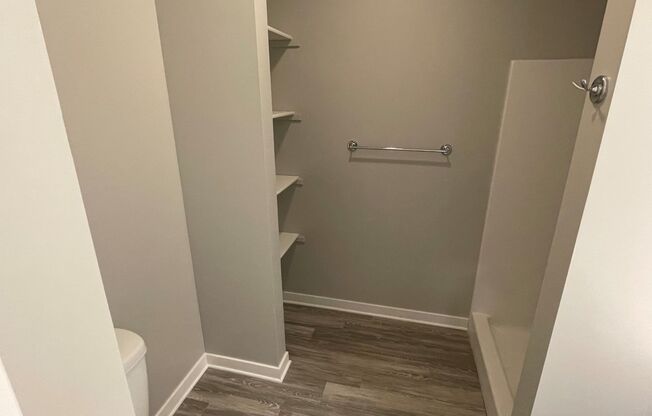 Studio, 1 bath, 550 sqft, $1,105, Unit 522