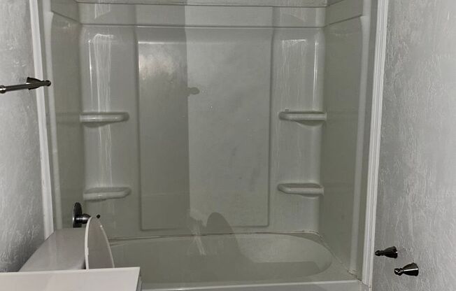 1 bed, 1 bath, 745 sqft, $1,175, Unit F4