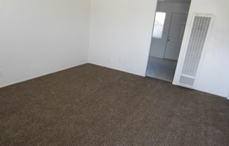 2 beds, 1 bath, 702 sqft, $795, Unit A