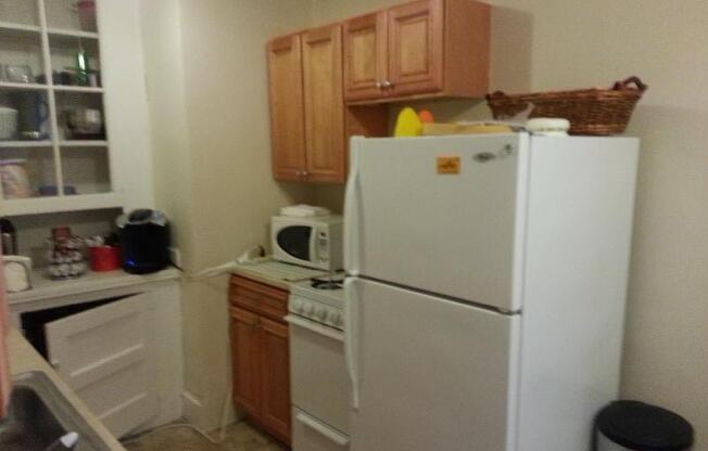 1 bed, 1 bath, $2,400, Unit 7