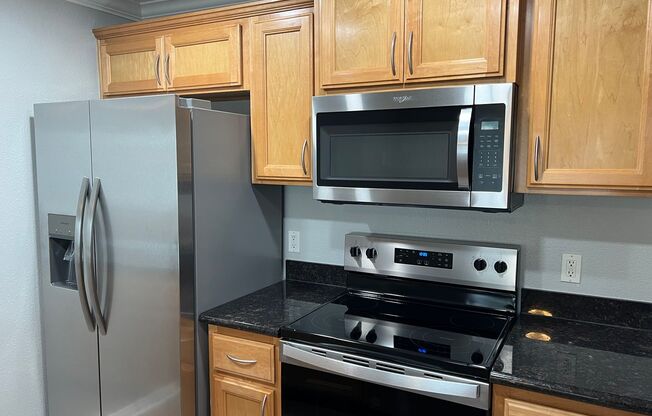 2 beds, 1 bath, 850 sqft, $2,550, Unit D-4