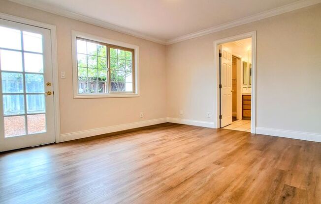 Beautiful Single Story House w/Low Maintenance Yards & In-unit Laundry