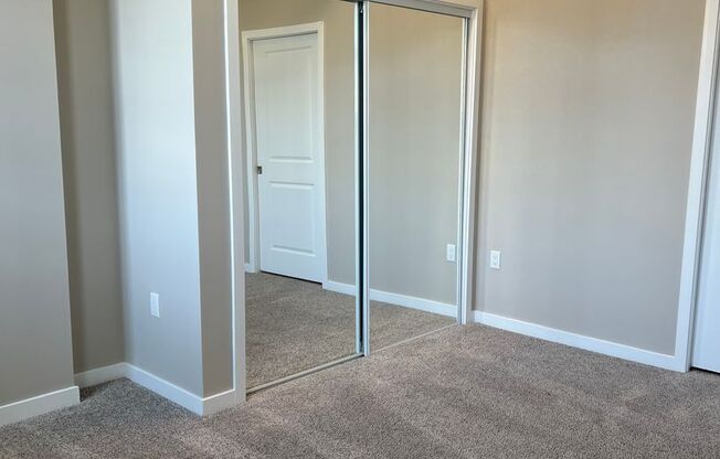 3 beds, 2 baths, 1,471 sqft, $2,900, Unit 208