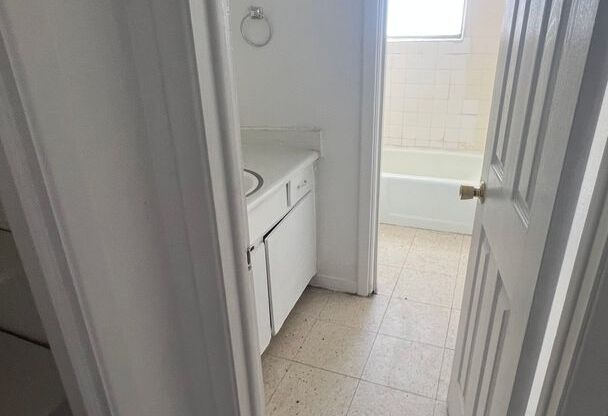 1 bed, 1 bath, 667 sqft, $720, Unit 102