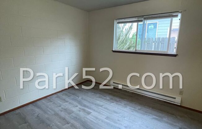 1 bed, 1 bath, $995, Unit 3402-02