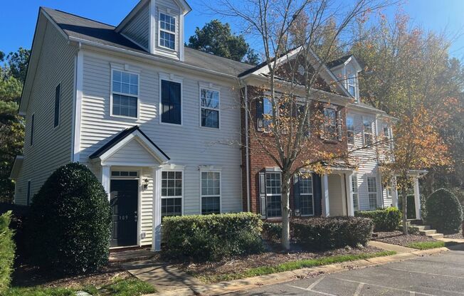 Come take a look at this end unit 3 bedroom, 2.5 bath townhouse located in very desirable FORT MILL AREA!!