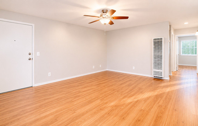 2 beds, 1 bath, 770 sqft, $2,275, Unit 483-02