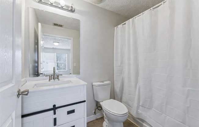 Spacious 2nd Floor Condo in Lithonia, Georgia -- Vouchers Accepted