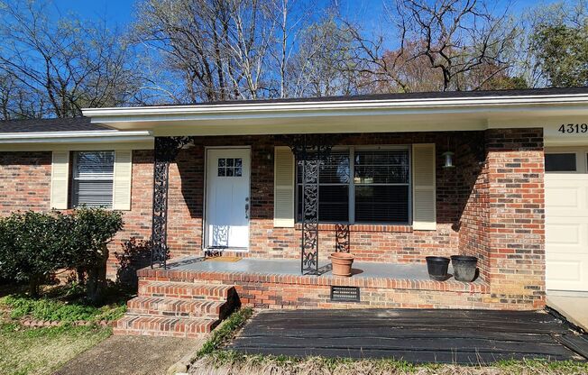 Adorable single level home with fenced in yard!