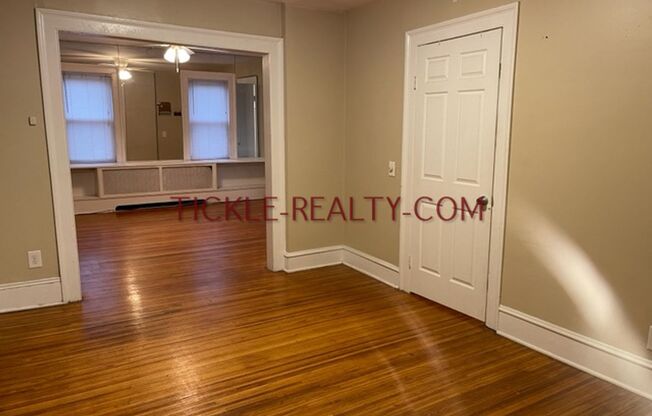 2 beds, 1 bath, $1,325, Unit Upper