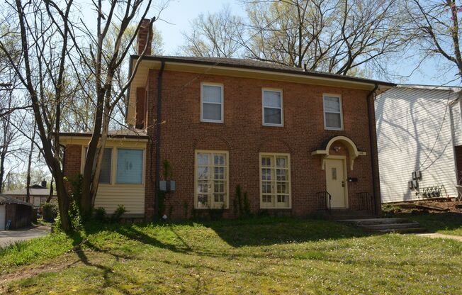 4 Bedroom/3 Bathrooms House in East Campus