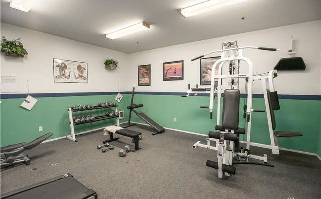 1 Bedroom Near Lake Washington With Pool!