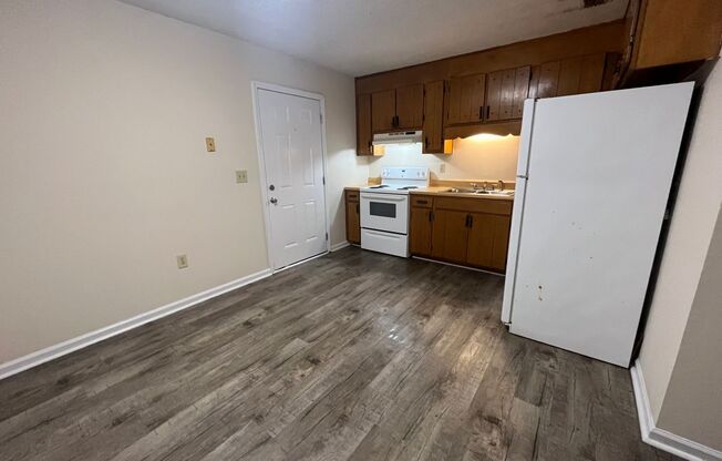 2 beds, 1.5 baths, 880 sqft, $925