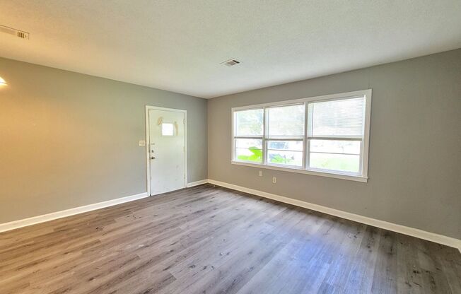 406 N S St Pensacola, fl 32507 MOVE IN SPECIAL: HALF OFF first full month of rent!!!