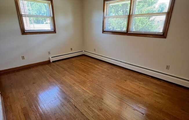 2 beds, 1 bath, 903 sqft, $1,240, Unit G-4