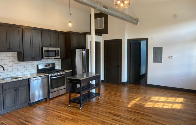 1 bed, 1 bath, 677 sqft, $1,450, Unit D100