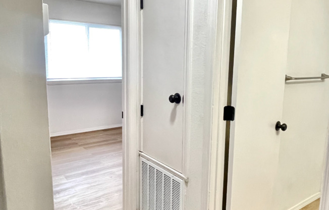 2 beds, 1 bath, 900 sqft, $1,100, Unit 507B