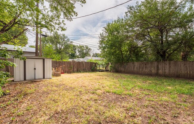 Bed 2 Bath In Quiet Neighborhood!