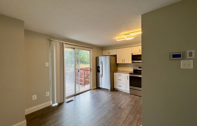 Charming 2 Bedroom/2 Bathroom Townhome in Windsor Mill, MD!