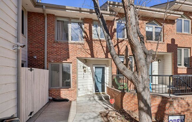 GORGEOUS BRICK TOWNHOME 2BD/3BA+LOFT- CHERRY CREEK, CO AVAILABLE 7/18!