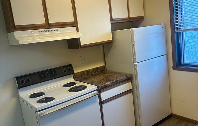 2 beds, 1 bath, 900 sqft, $850, Unit 115