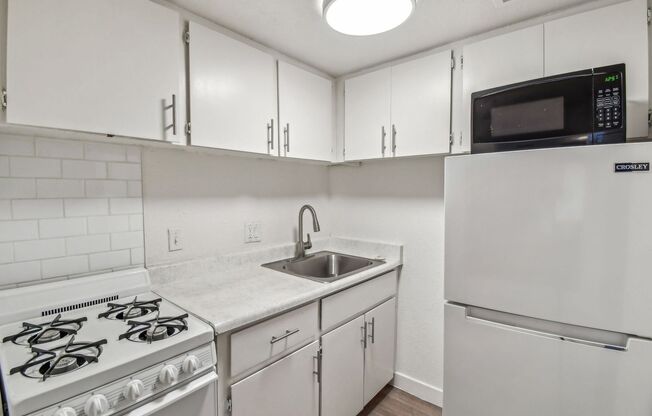 1 bed, 1 bath, 450 sqft, $1,195, Unit 76
