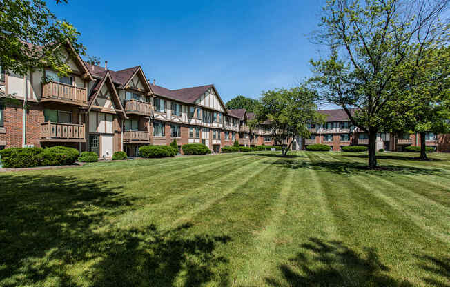 Green space courtyard at Greenwood apartments for rent