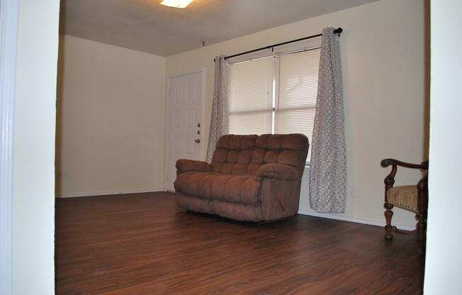 2526 W Prairie