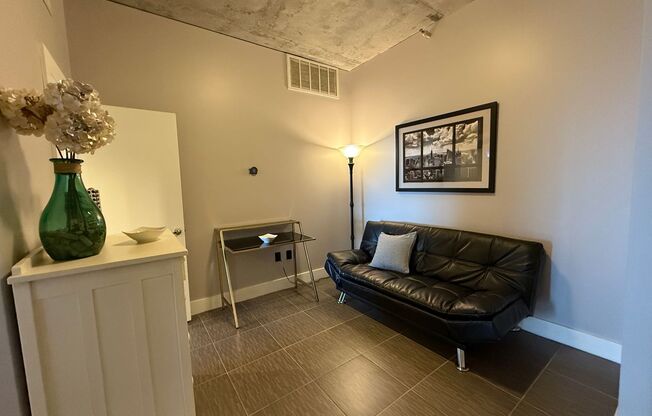 2 beds, 1 bath, $2,250, Unit UNIT 805