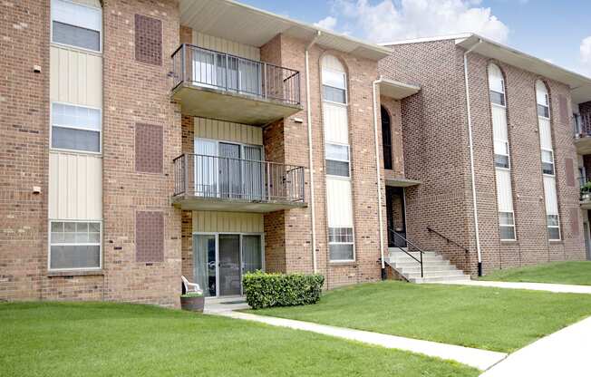 Exterior View at Painters Mill Apartments, Randallstown