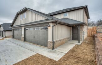 4 Bed 2 Bath Duplex in Oakdale Schools