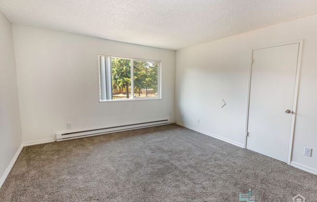 2 beds, 1 bath, 702 sqft, $1,550, Unit 33
