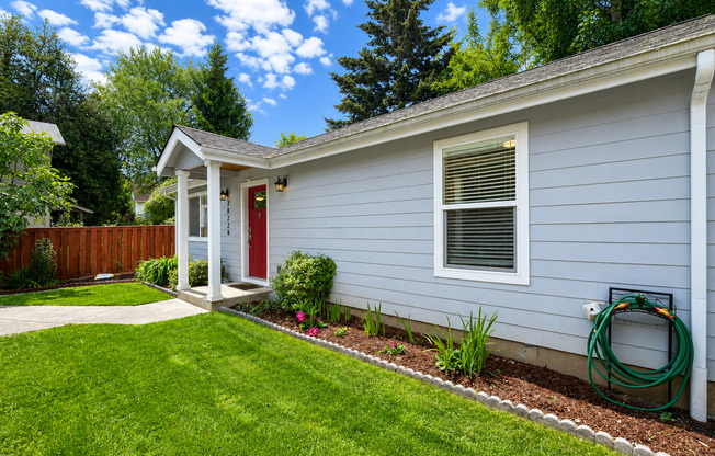 Modern Kerns 2BD ADU - Walk to Portland's Best Dining, Coffee and Nightlife