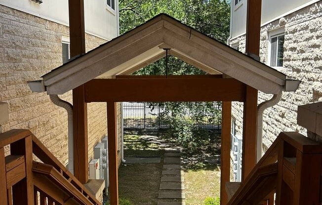 NORTH CAMPUS LUXURY 2 BEDROOM + STUDY - COVERED PARKING - 2 STORY - $1800
