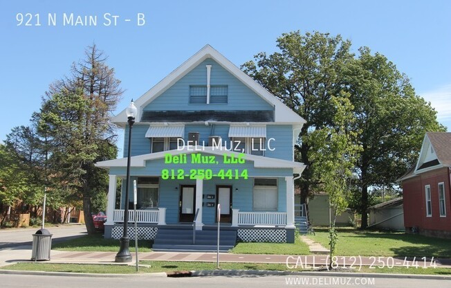 921 N MAIN ST